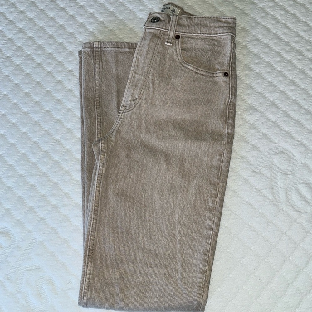 NWOT Beige A&F High Rise Straight Denim